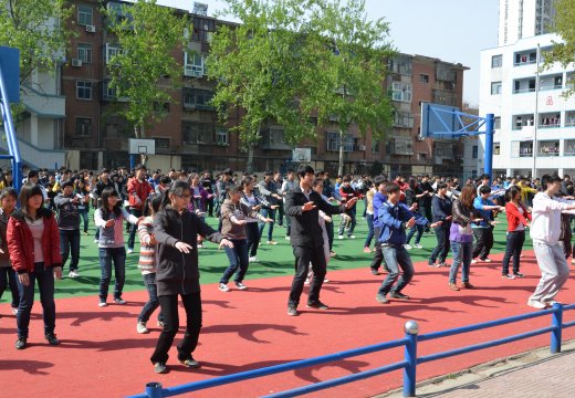 课间操改头换面，师生齐打太极拳